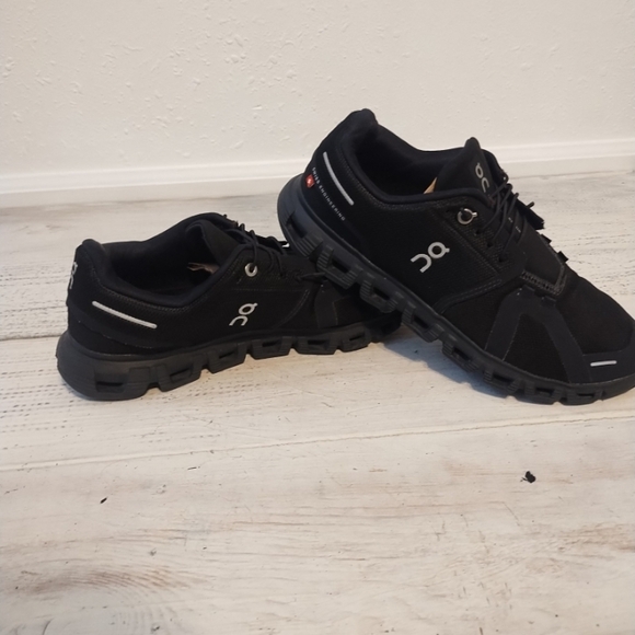 On Cloud 6 Triple Black Mens Running Athletic Casual size 7 men - Picture 2 of 12